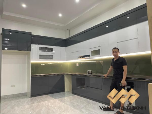 Tủ bếp nhôm cánh acrylic